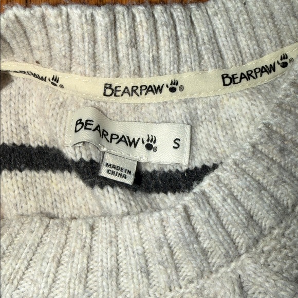 BearPaw Crewneck Sweater Size Small - Picture 2 of 4